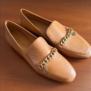 Tory Burch Camel Leather Loafers with Gold Chain
